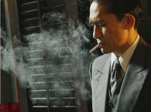 梁朝伟 抽烟 生活照